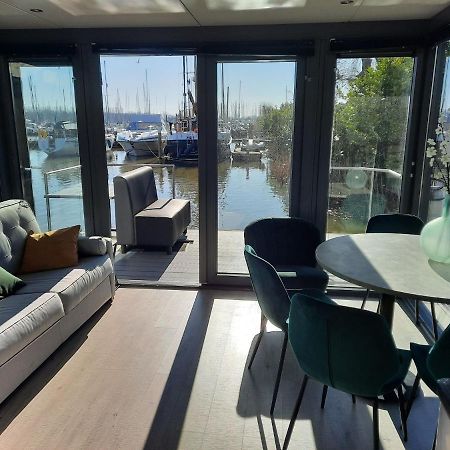 فندق Waterfront Houseboat Near The Centre مونِكِندام المظهر الخارجي الصورة