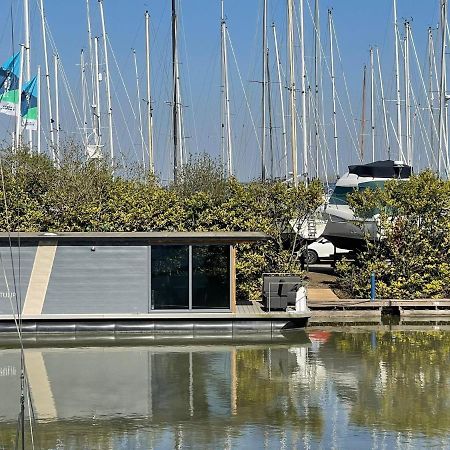 فندق Waterfront Houseboat Near The Centre مونِكِندام المظهر الخارجي الصورة