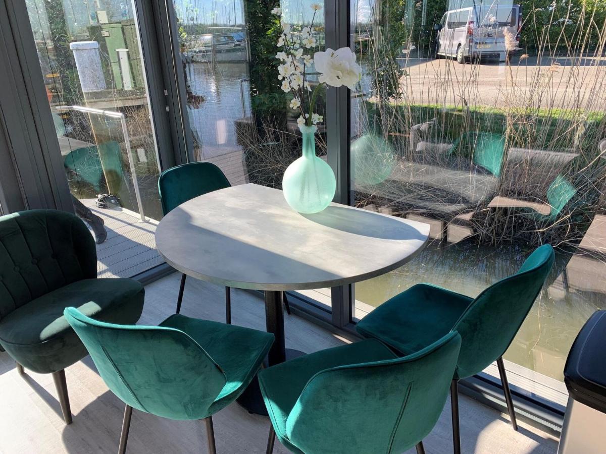 فندق Waterfront Houseboat Near The Centre مونِكِندام المظهر الخارجي الصورة