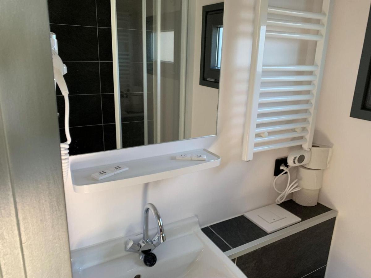 فندق Waterfront Houseboat Near The Centre مونِكِندام المظهر الخارجي الصورة