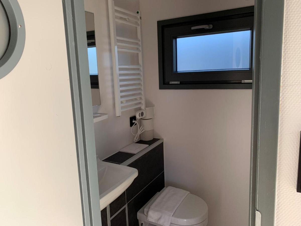 فندق Waterfront Houseboat Near The Centre مونِكِندام المظهر الخارجي الصورة